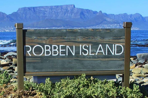Special offer: Table Mountain, Robben Island Backpackers 4 pax Deal