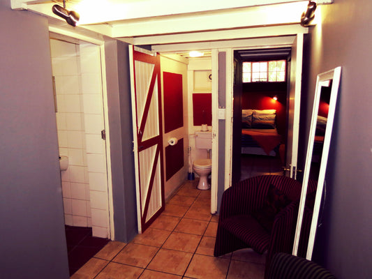 Budget Accommodation in a five bed en-suite family room at Riverlodge Backpackers in Cape Town